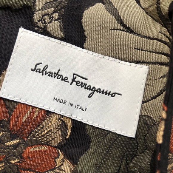 FLASH SALE $3,000 Brand New Salvatore Ferragamo Floral Blazer
Size: 36 - Picture 9 of 13